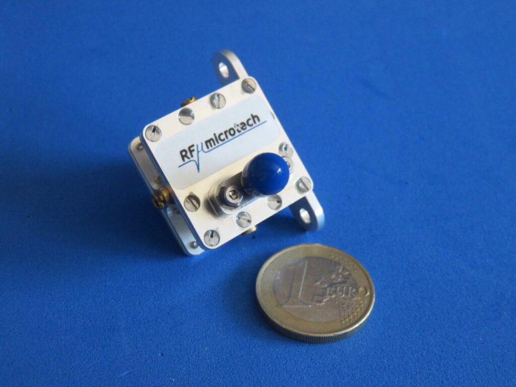 L-band miniaturized bandpass filters based on dielectric resonators